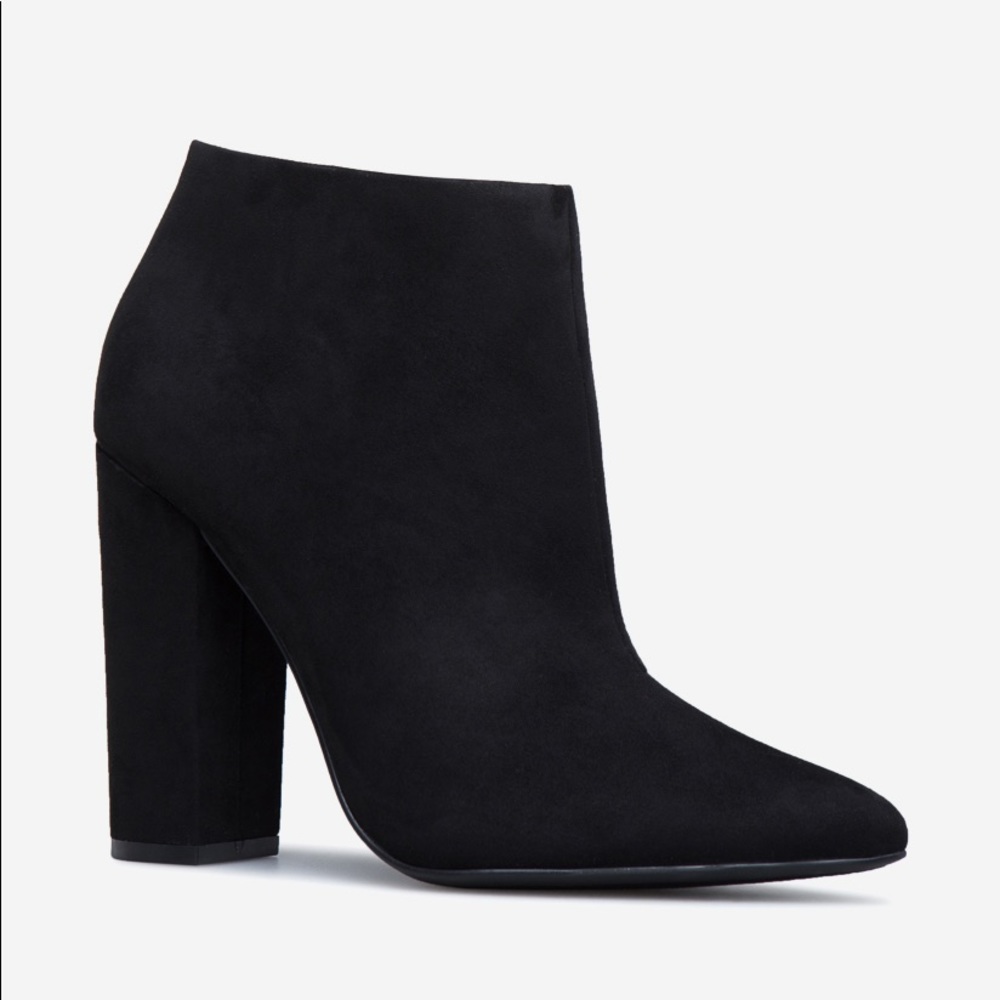 NEW 🌸HP🌸 Suede Block Heel Bootie - Picture 1 of 3